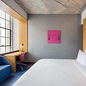 Aloft Guest room 1 King